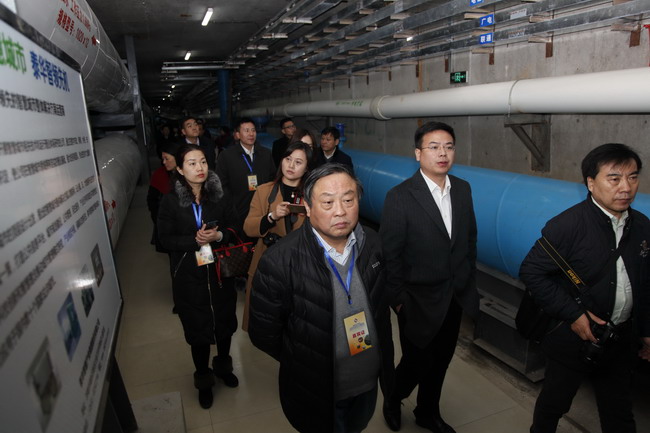 AG8Æì½¢Ìü¡¤(Öйú)¼¯ÍÅ