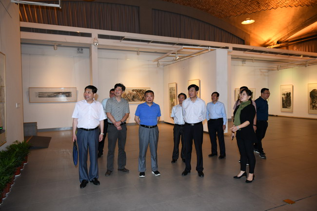 AG8Æì½¢Ìü¡¤(Öйú)¼¯ÍÅ